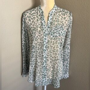 Kut from the Kloth Mint Green Leopard Print Button-Down Shirt size S
